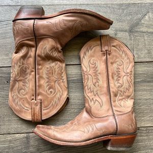 Nocona / Tan Old West Cowgirl Boots Leather great condition.